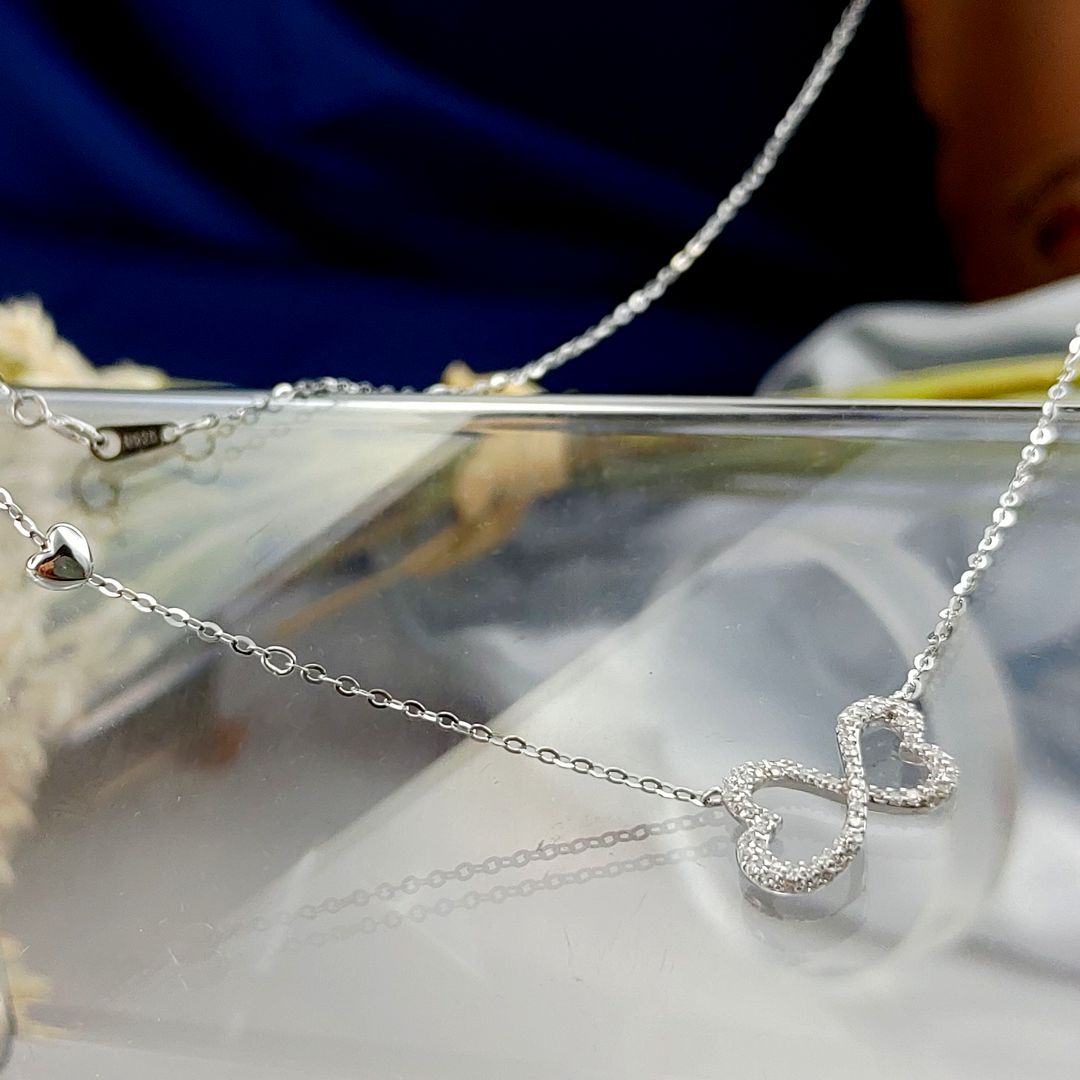 ISPL_925Silver_InfinityHeartPendant_MinimalSweet_Daily-15
