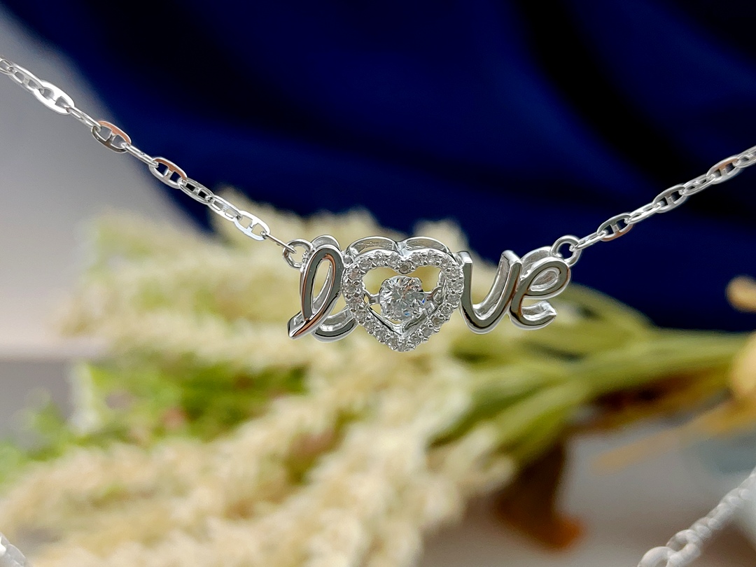 ISPL_925Silver_LOVEHeartPendant_RomanticClassic_DailyGift-14