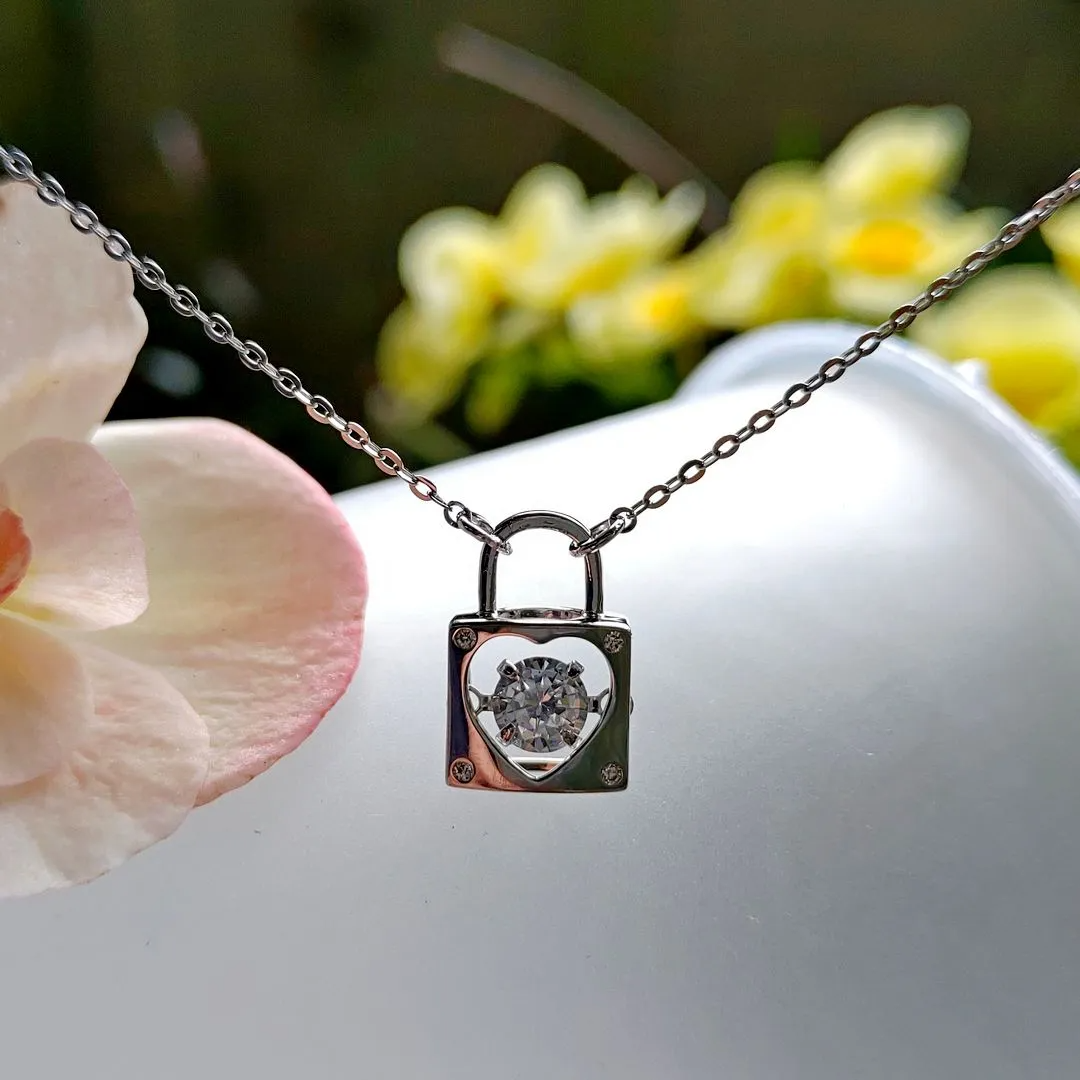 ISPL 925 銀小鎖頭愛心造型項鍊，甜美極簡風格，適合女性日常與上班配戴，增添精緻氣質