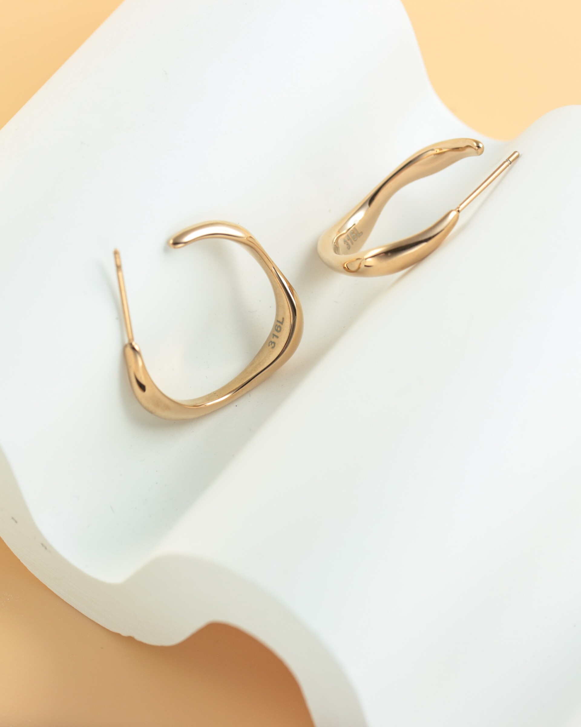 soft-arc-earrings-316l-E1318_06