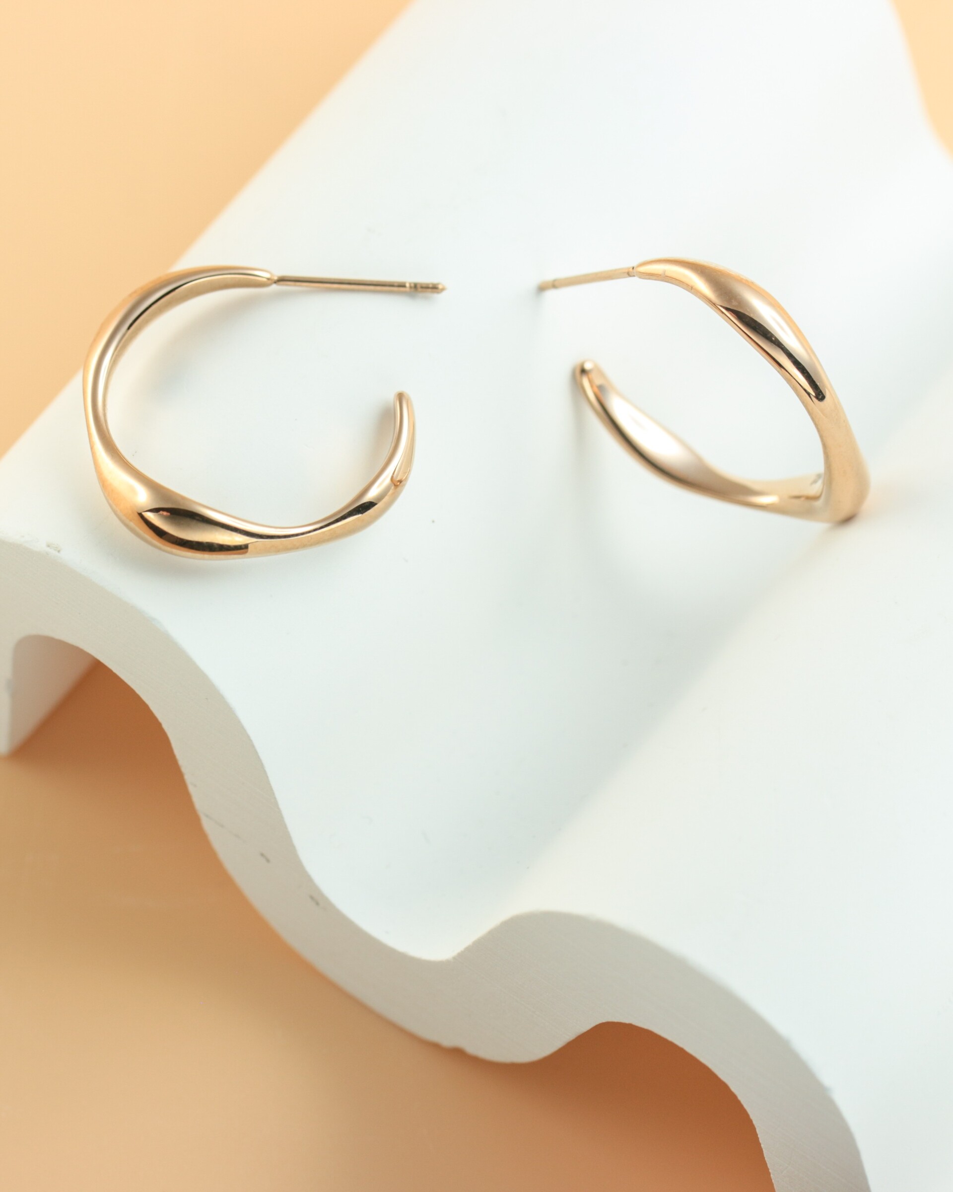 soft-arc-earrings-316l-E1318_07