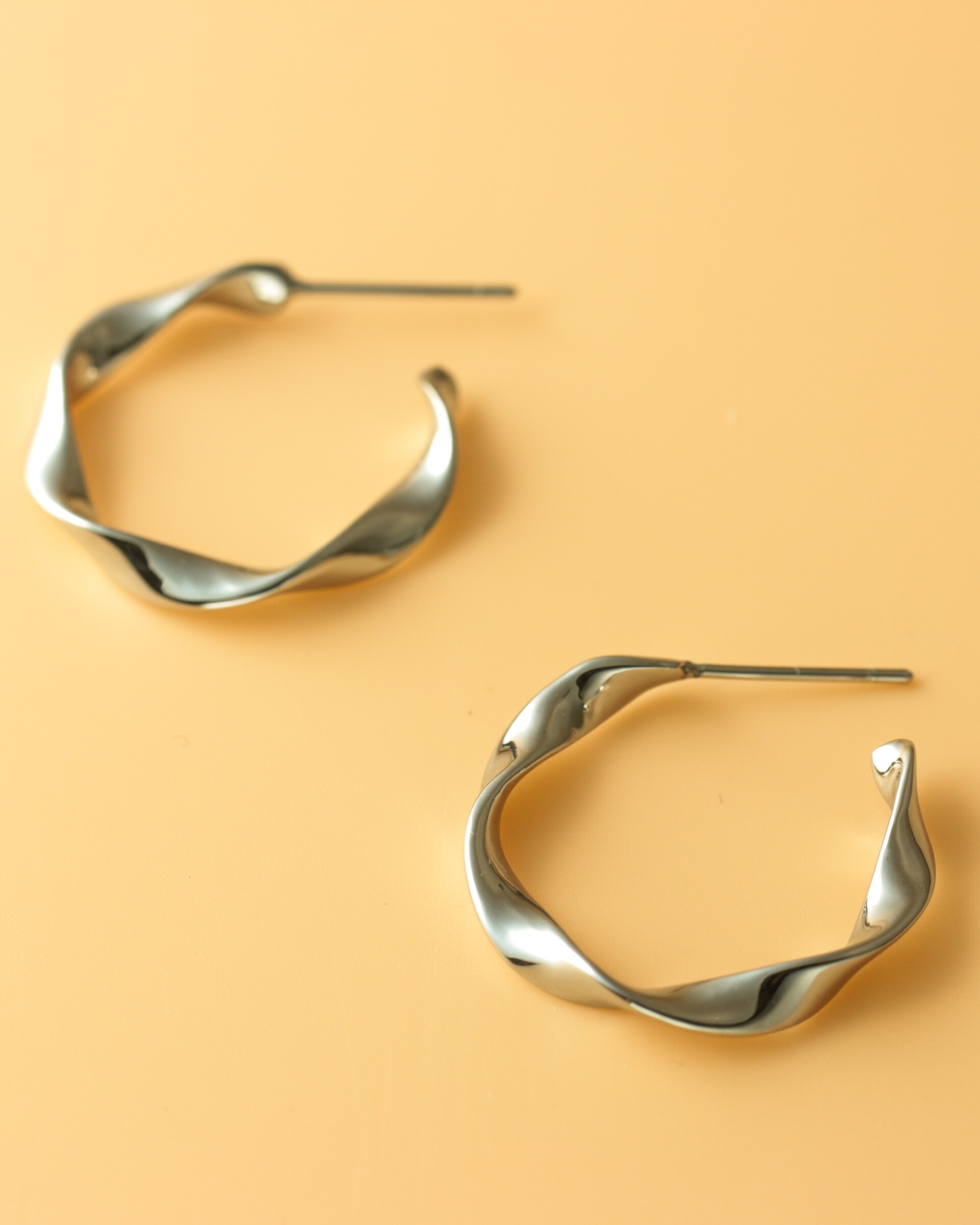 twist-rhythm-earrings-316l-E1134_01