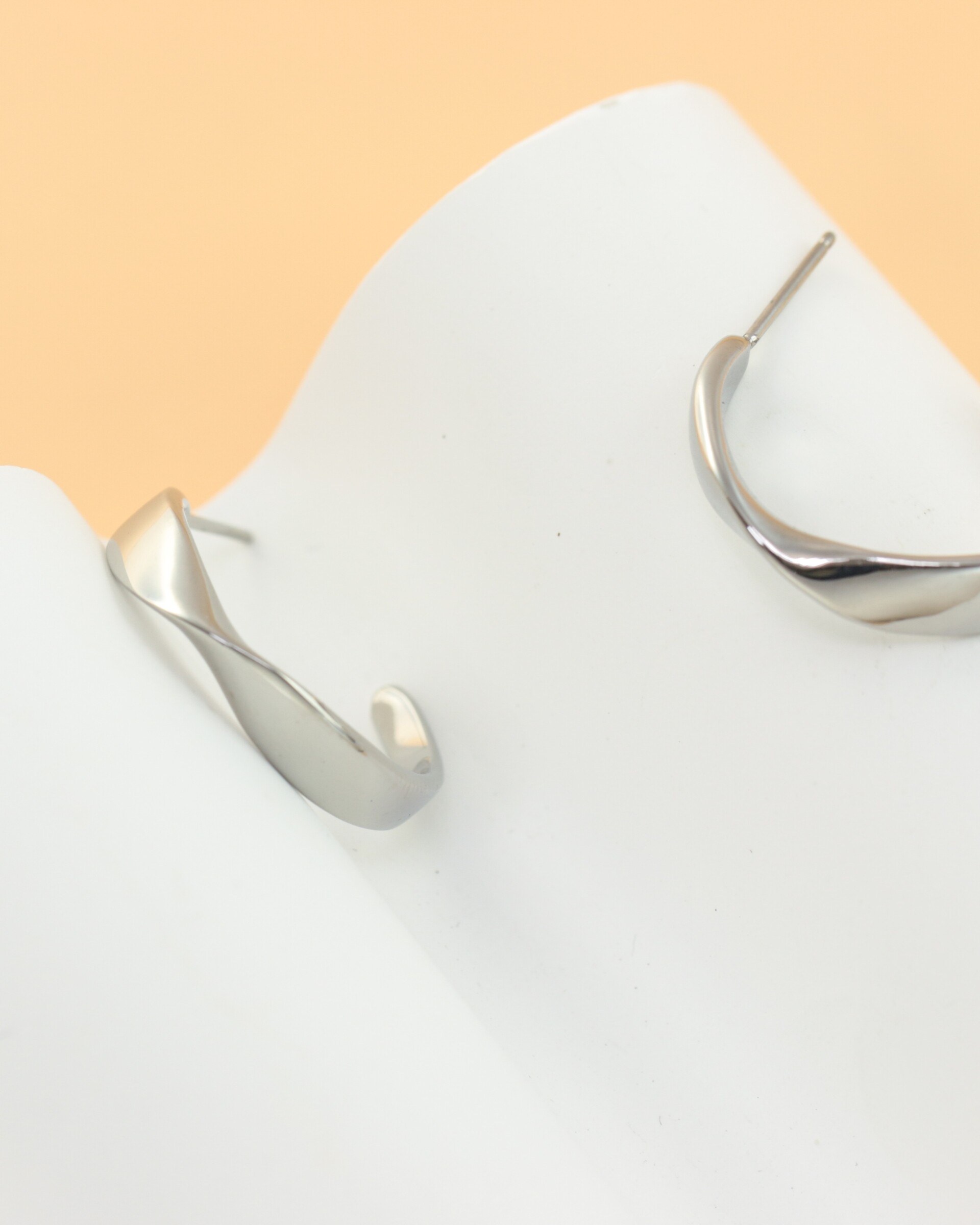 twist-arc-earrings-316l-E1135_04
