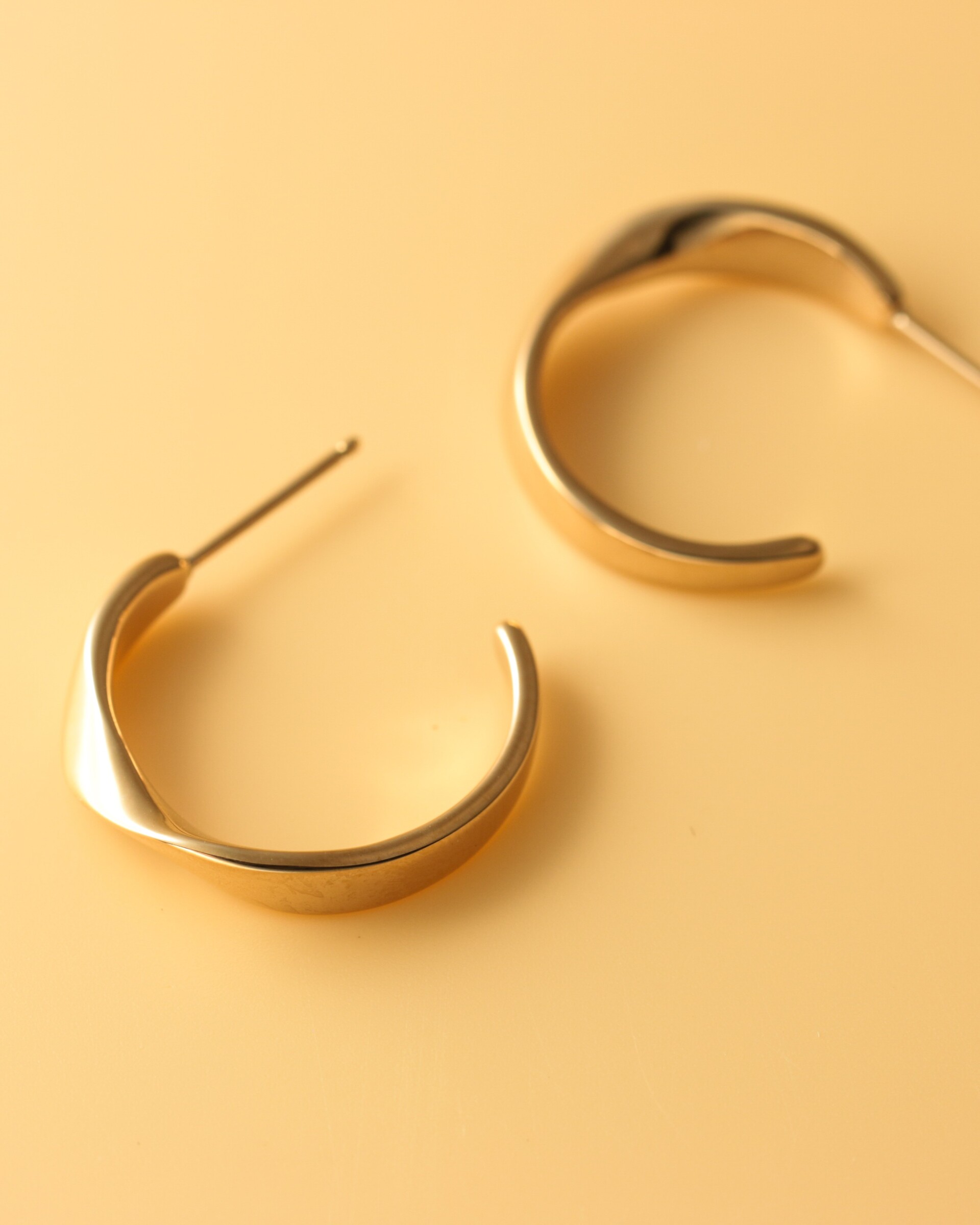 twist-arc-earrings-316l-E1135_02