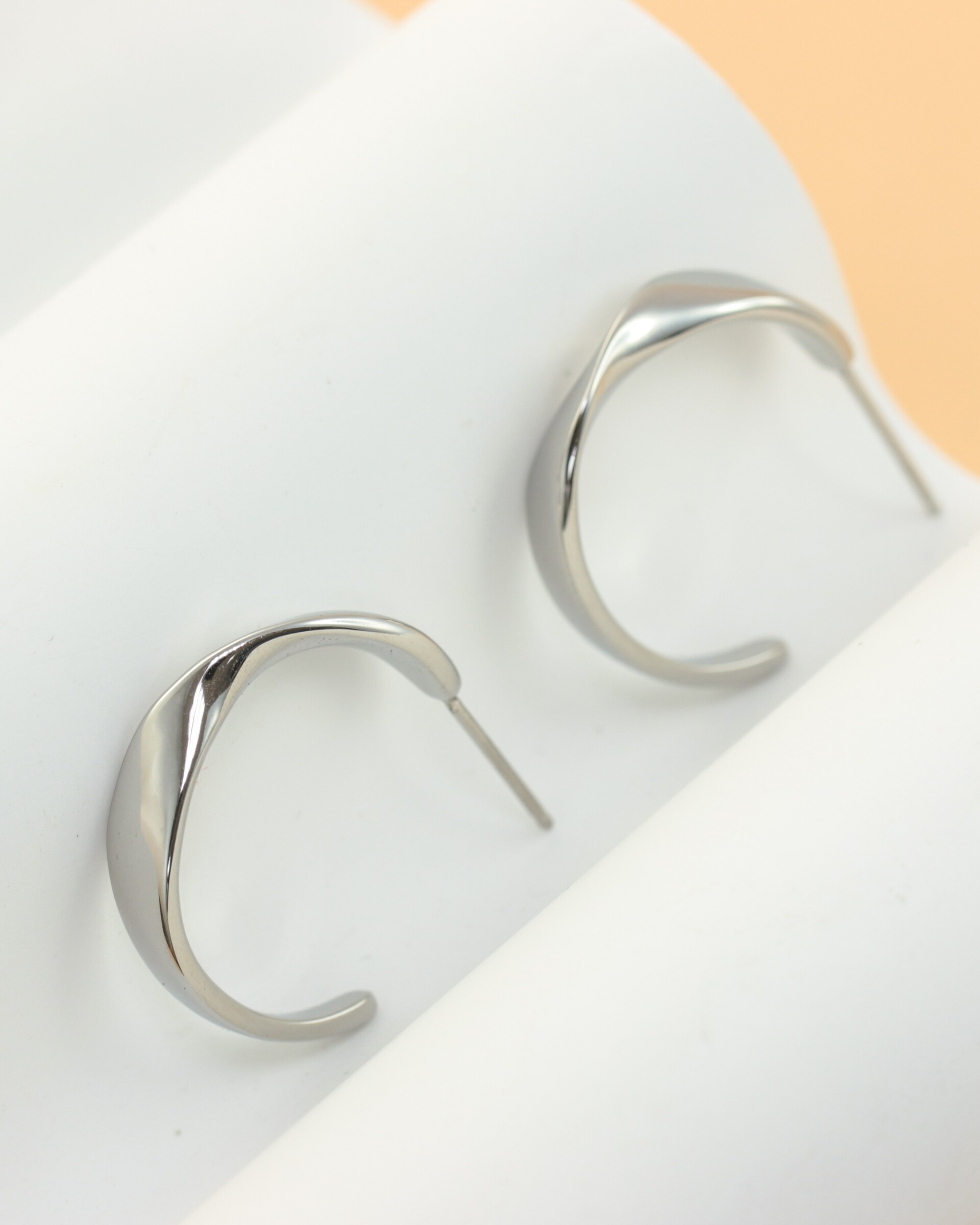 twist-arc-earrings-316l-E1135_05