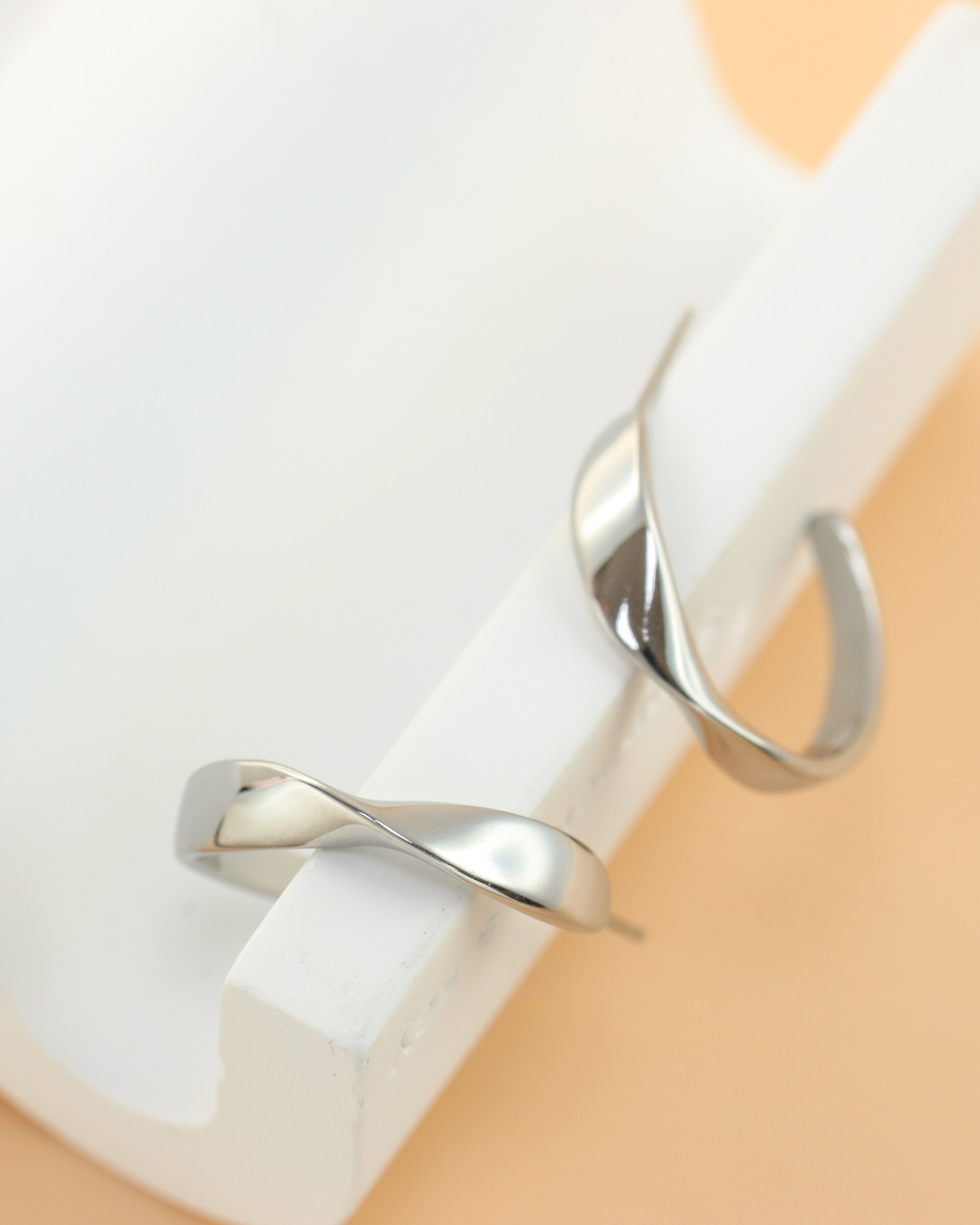 twist-arc-earrings-316l-E1135_06