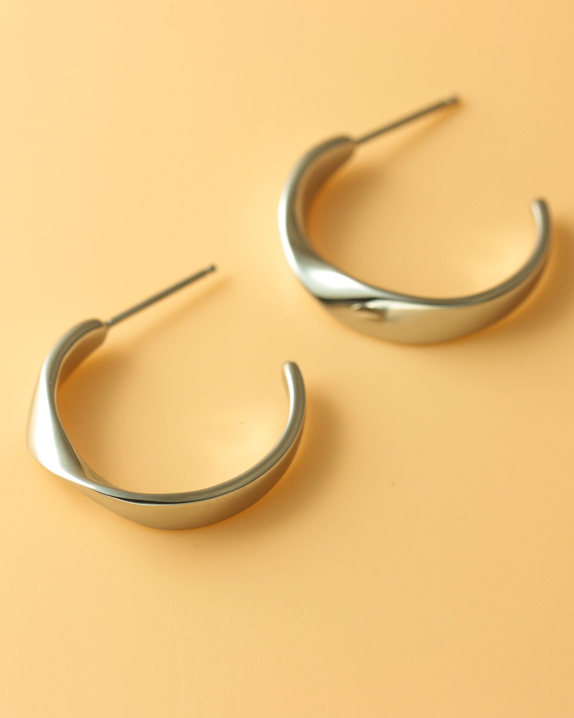 twist-arc-earrings-316l-E1135_01