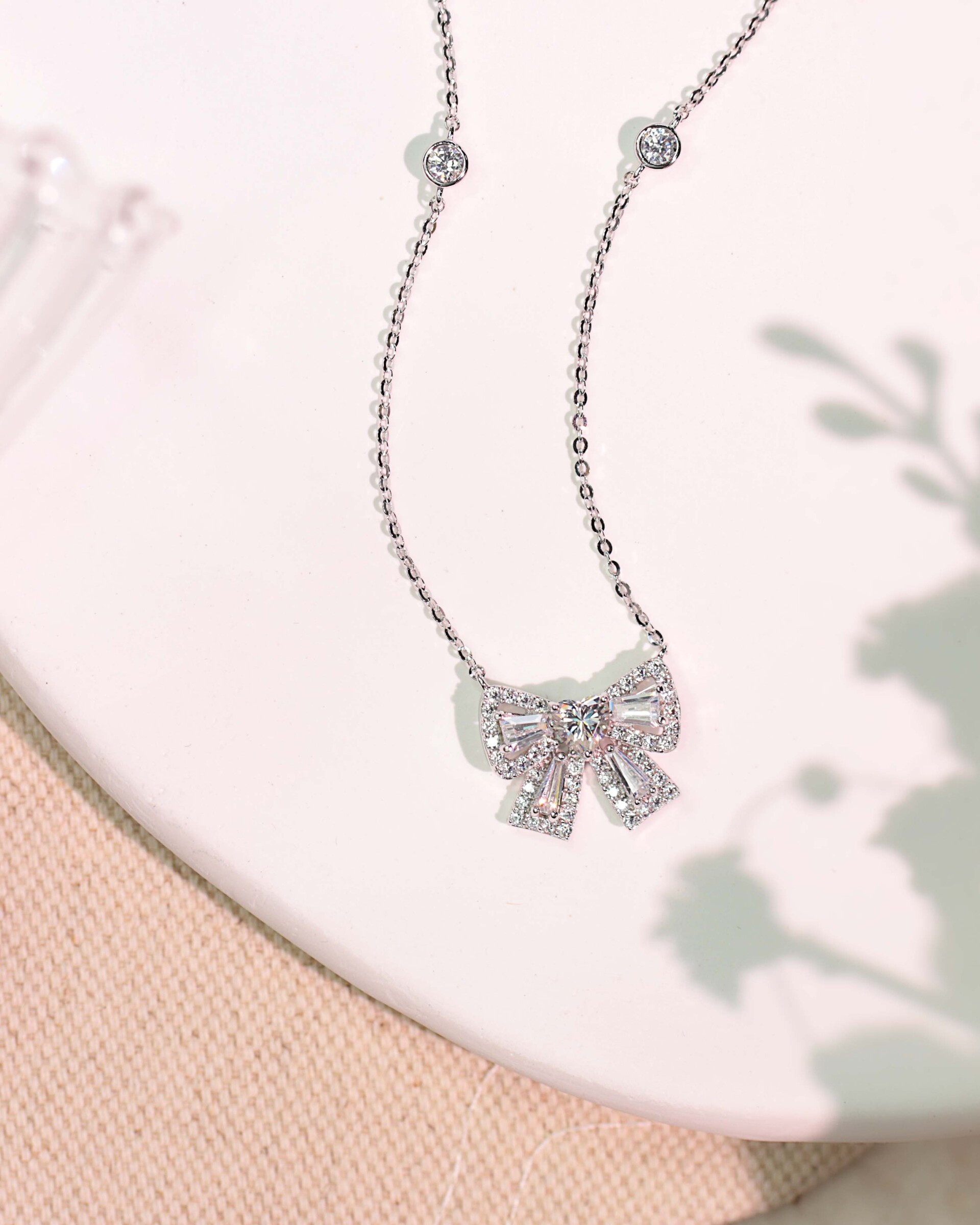 moissanite-ribbon-bow-925-silver-necklace-0347-02