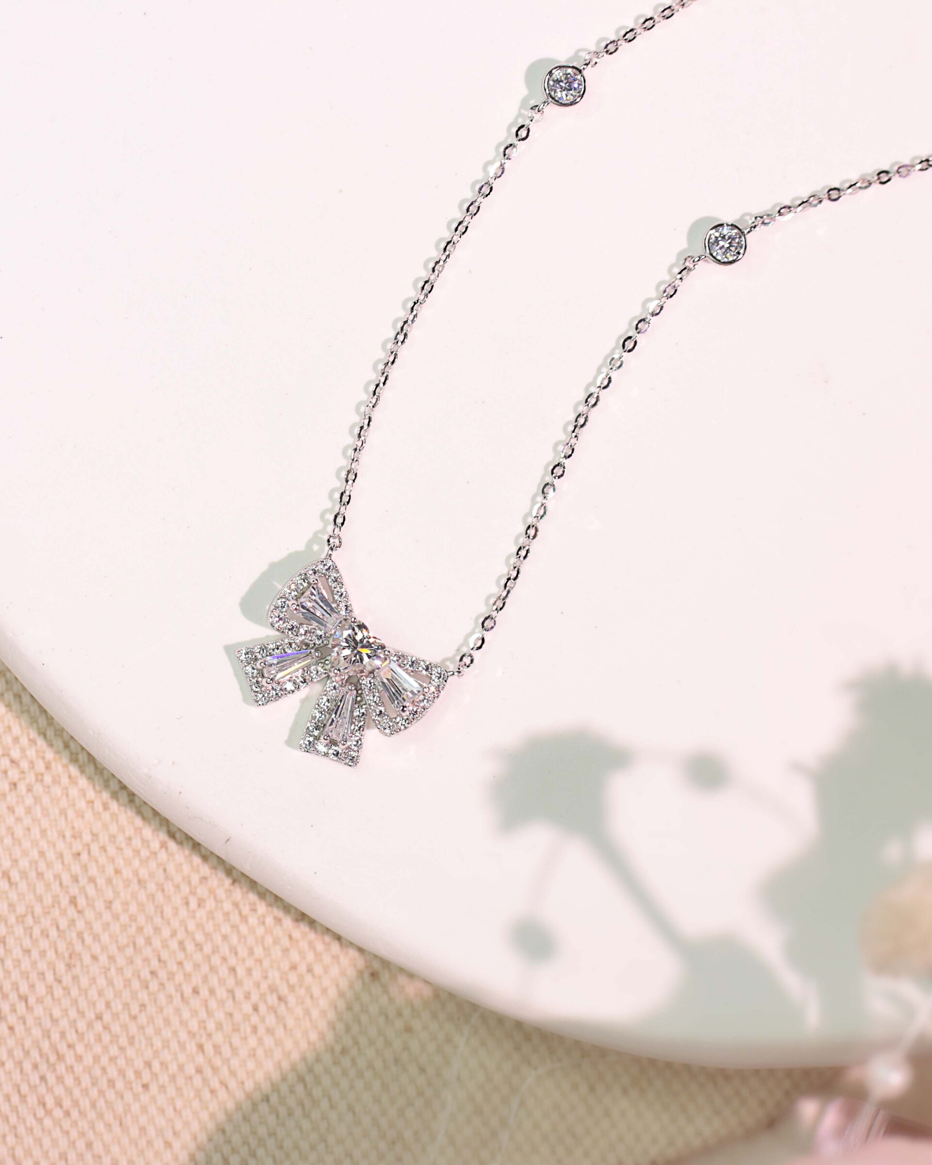 moissanite-ribbon-bow-925-silver-necklace-0347-01