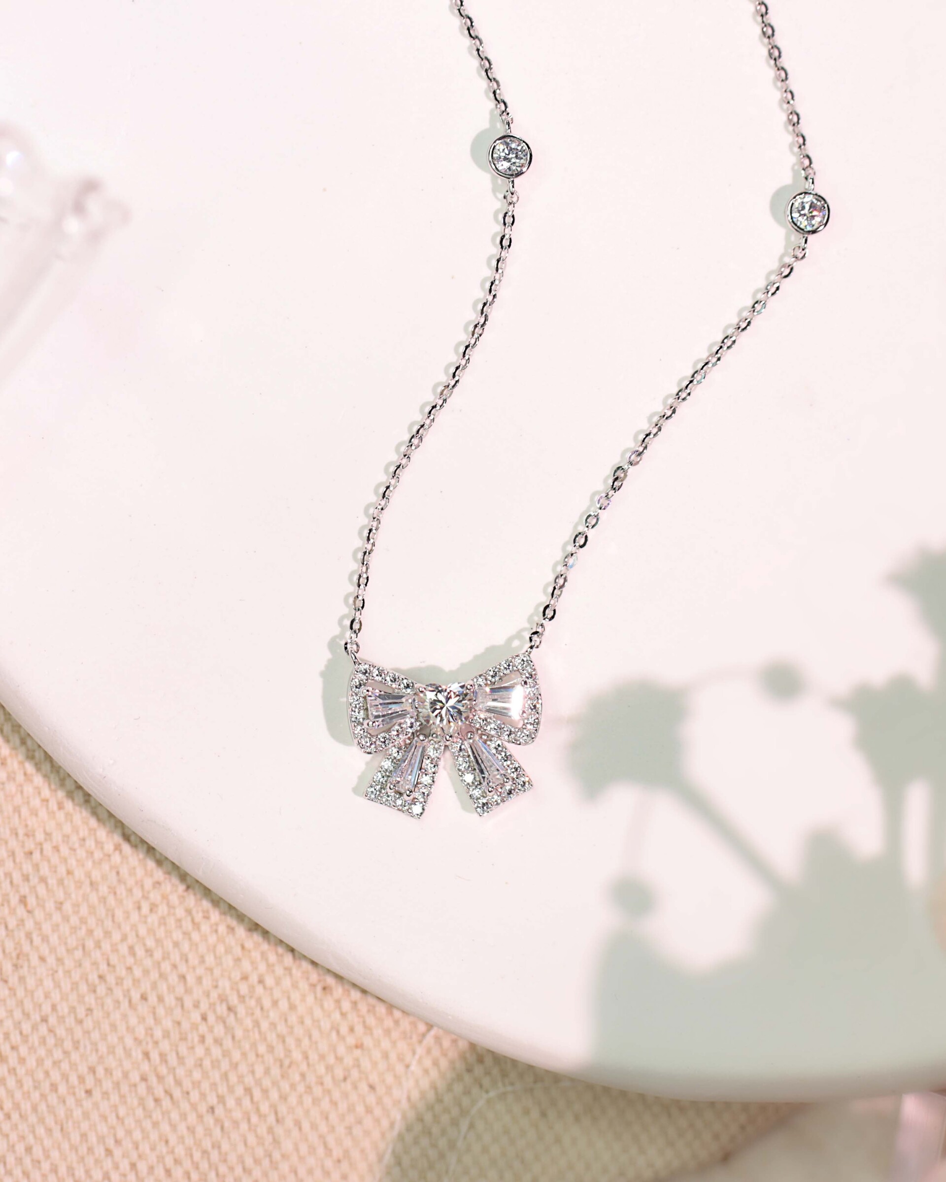 moissanite-ribbon-bow-925-silver-necklace-0347-03