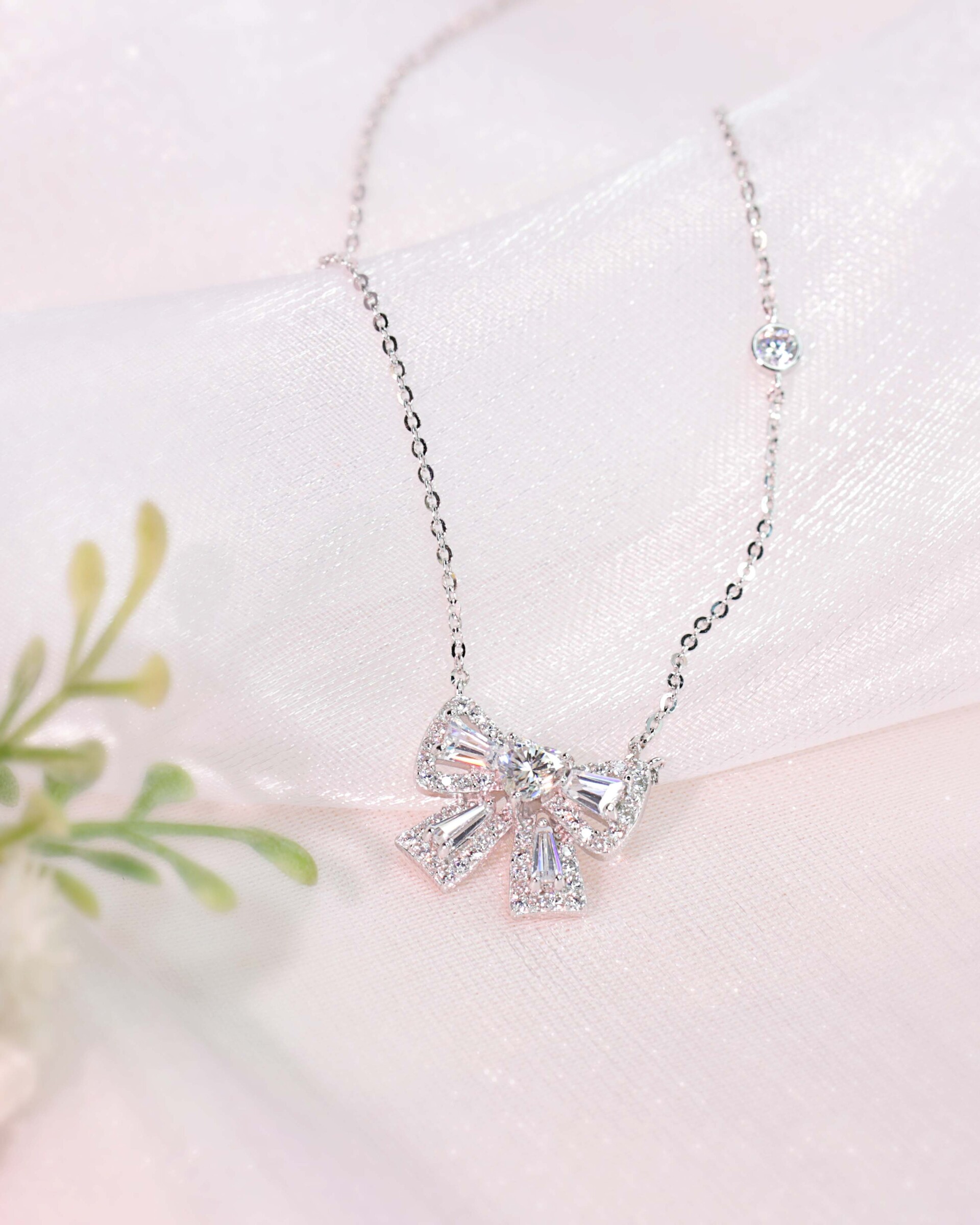 moissanite-ribbon-bow-925-silver-necklace-0347-04