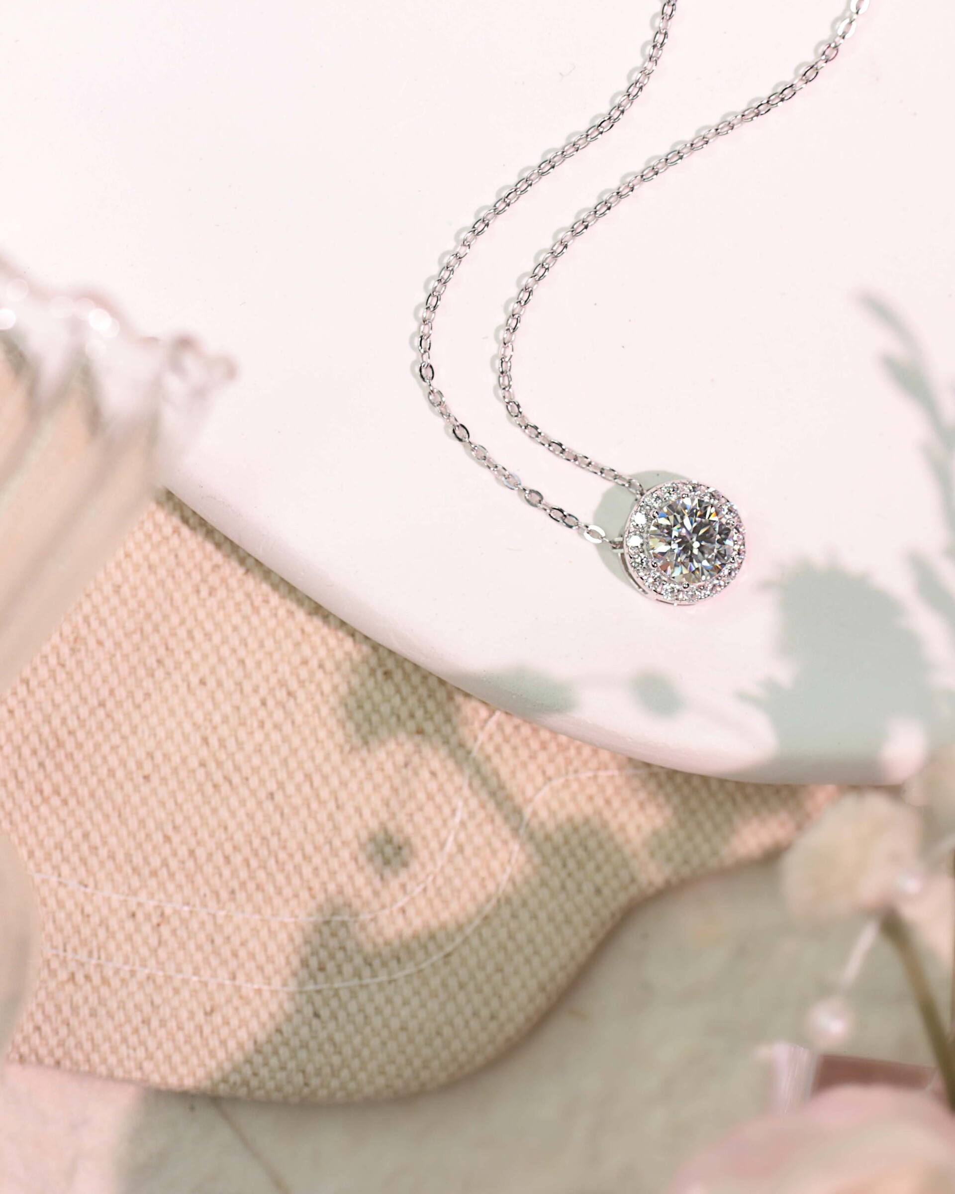 moissanite-round-halo-925-silver-necklace-0342-02