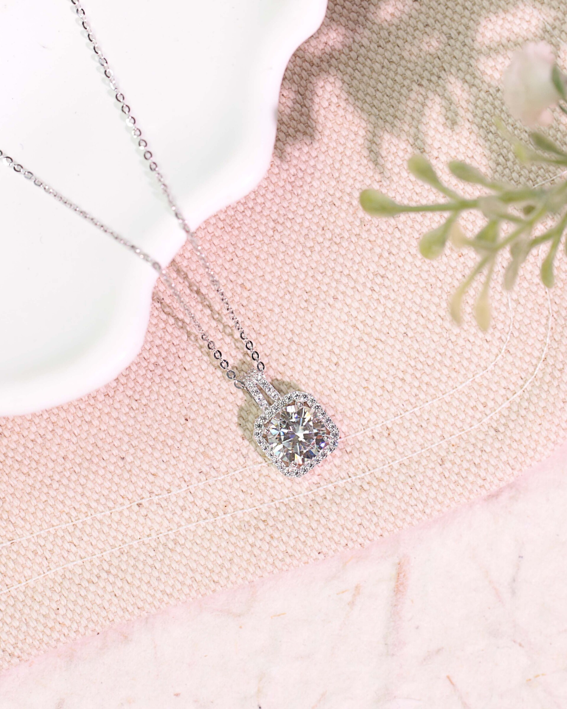 moissanite-soft-square-halo-925-silver-necklace-0346-01