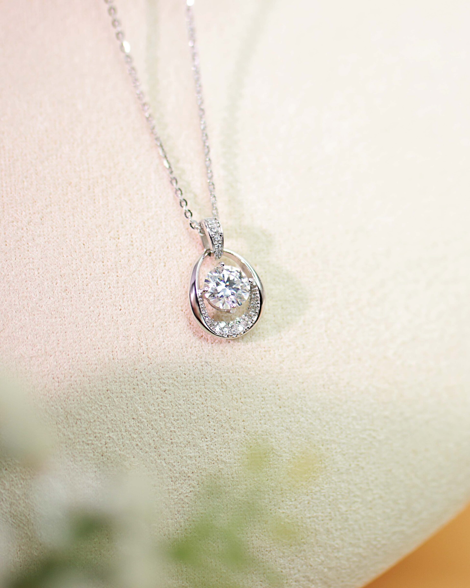 Moissanite-waterdrop-frame-925-silver-necklace-0351-03