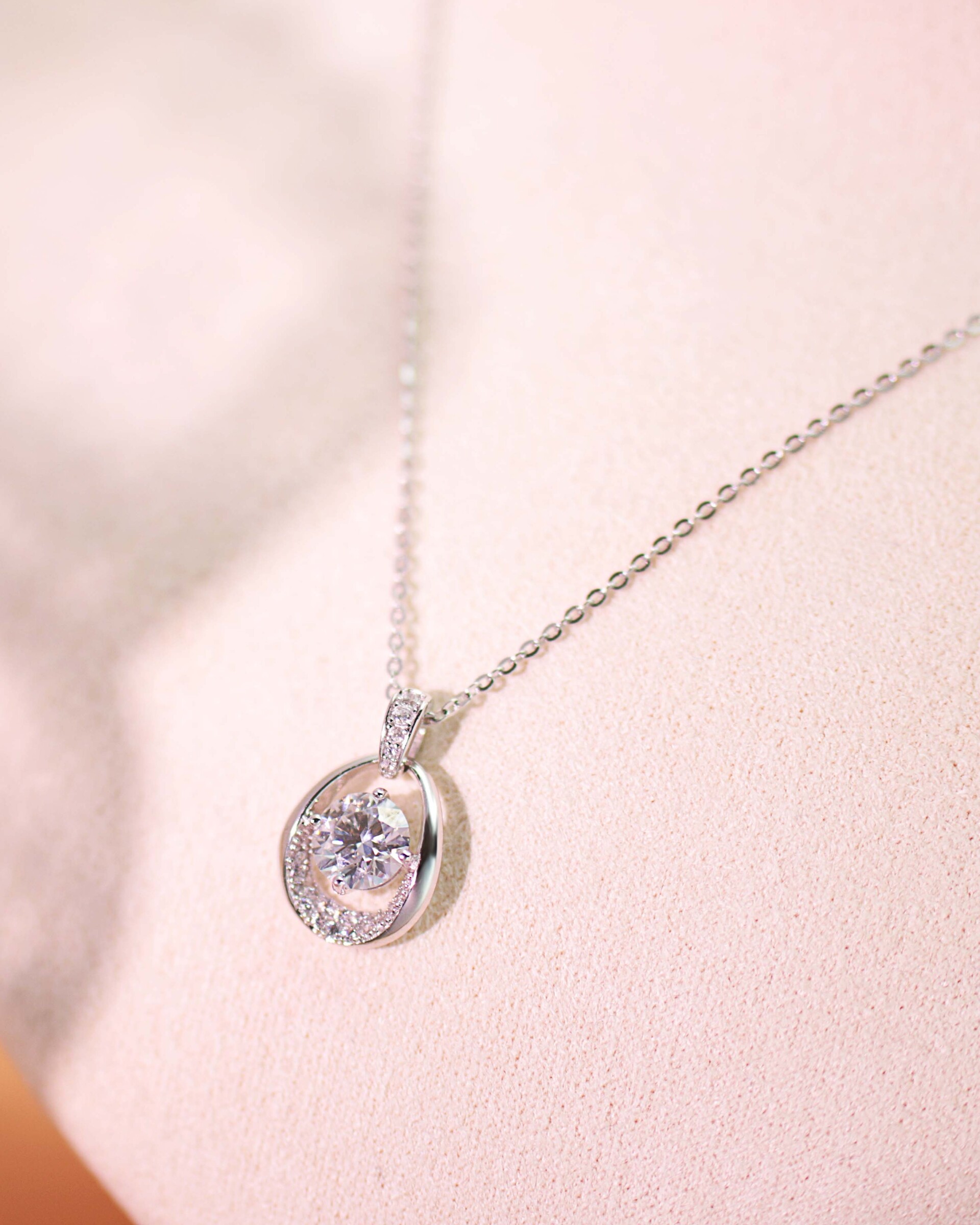 Moissanite-waterdrop-frame-925-silver-necklace-0351-02
