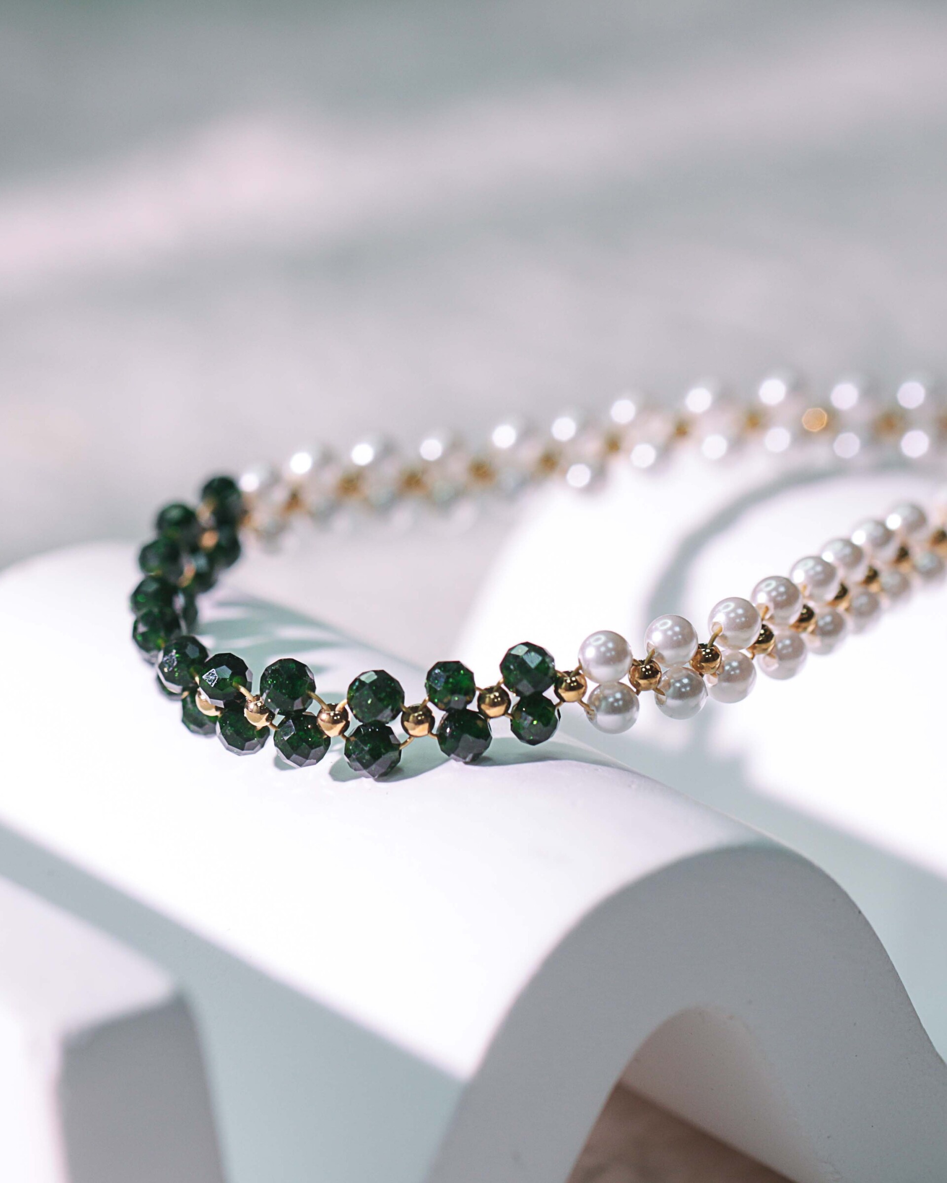 center-gemstone-pearl-stainless-steel-bracelet-B2289-3mm-Green-Goldstone-04