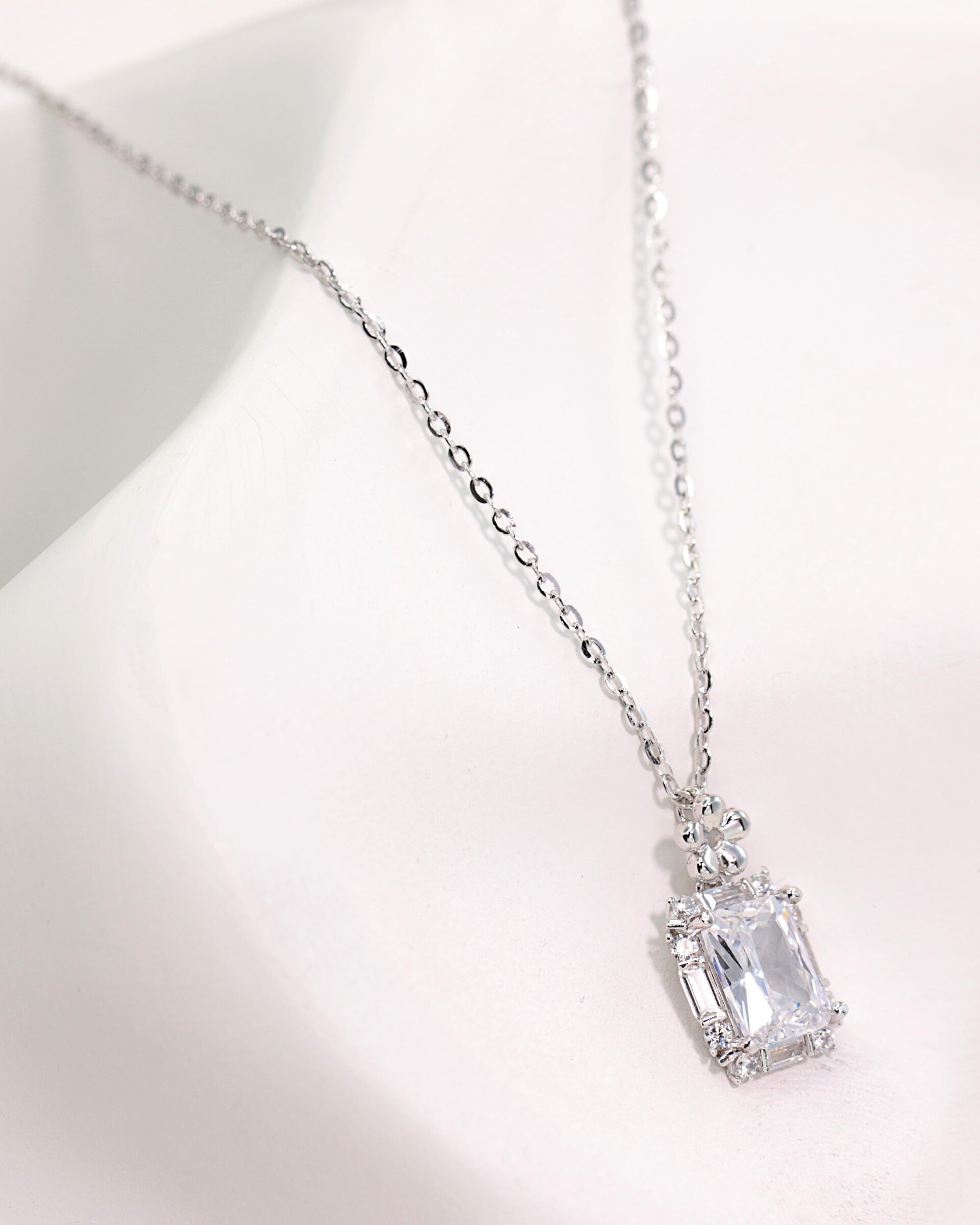 square-flower-silver-necklace-04