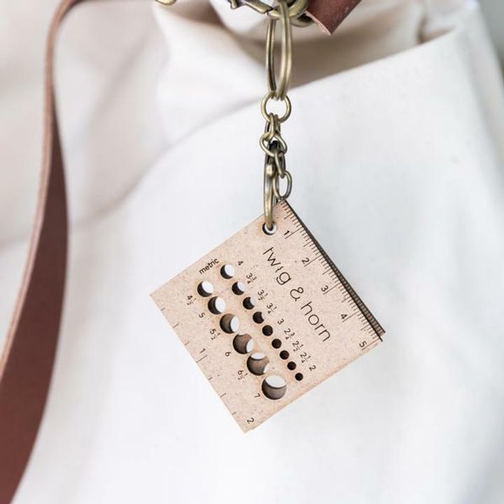 hq67l9dTqyev8OPIQ6Ef_TH-Gauge-Ruler-Keychain-01_grande.jpg