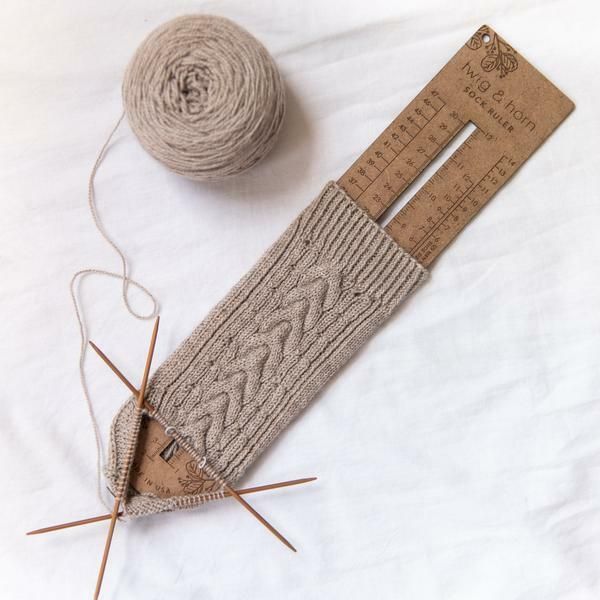 TH_Sock_Sizing_Ruler_02_ad34dffe-eded-49d9-a20f-cb30276d40c6_grande.jpg