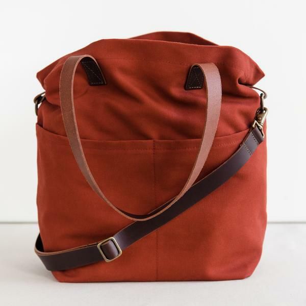 CrossbodyTote_02_grande.jpg