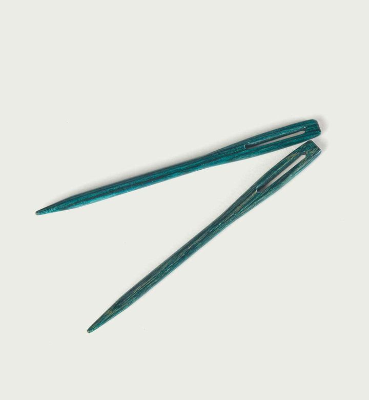 Img_21_89_teal-wooden-darning-needles-beech-wood-container1.jpg