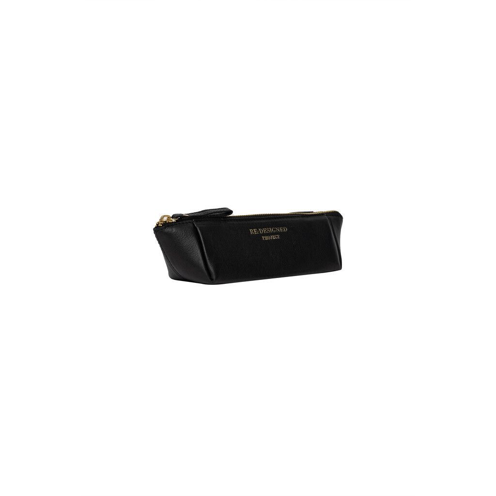 P011_black_4