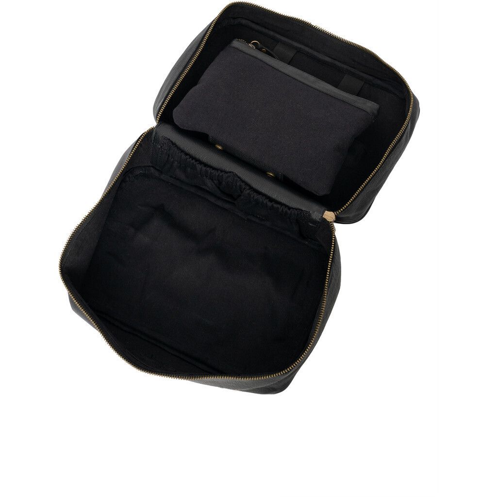 P031_black_2