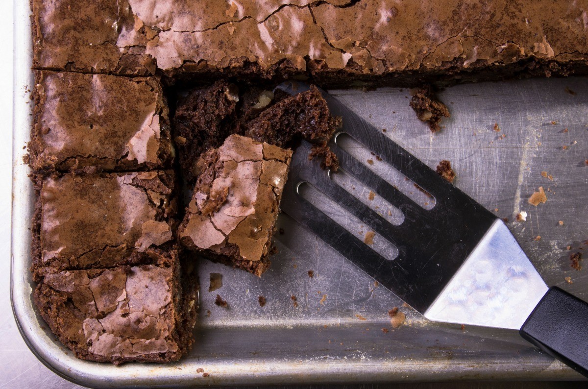 what_is_best_pan_for_baking_brownies_x1.jpg