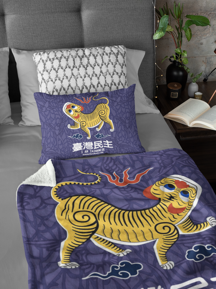 home-decor-mockup-featuring-a-pillow-and-a-blanket-31296.png