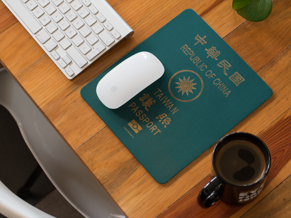 mousepad-template-on-a-wooden-desk-with-a-morning-coffee-beside-it-a14903.png