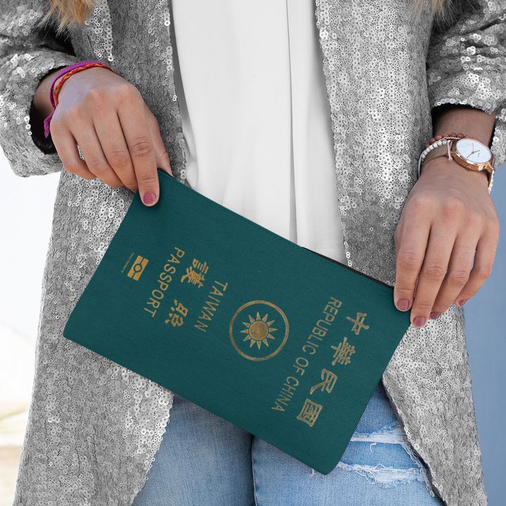 pouchpassporttw2.jpg