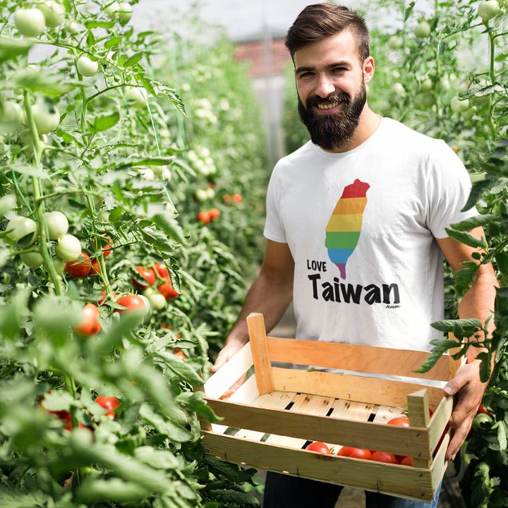 t-shirt-mockup-featuring-a-man-picking-tomatoes-40623-r-el2.jpg