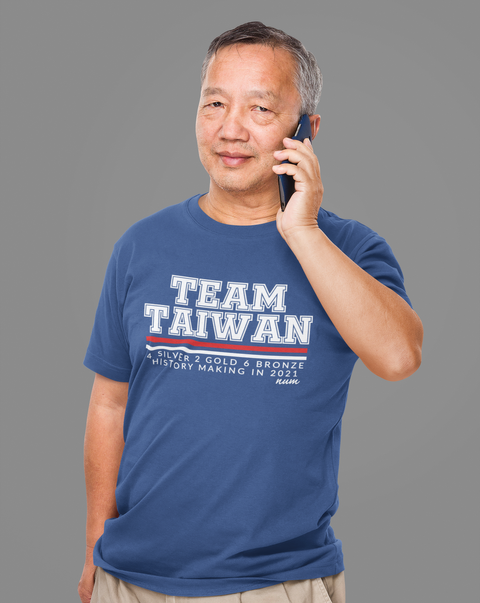t-shirt-mockup-of-a-senior-man-talking-on-his-mobile-phone-at-a-studio-m2132-r-el2.png