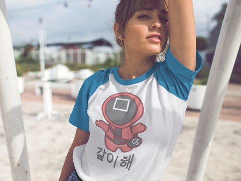 young-hispanic-woman-posing-at-a-park-with-a-simple-raglan-t-shirt-mockup-a12478.png