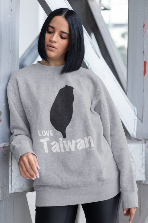 mockup-of-a-brunette-young-woman-wearing-a-sweatshirt-23105.png