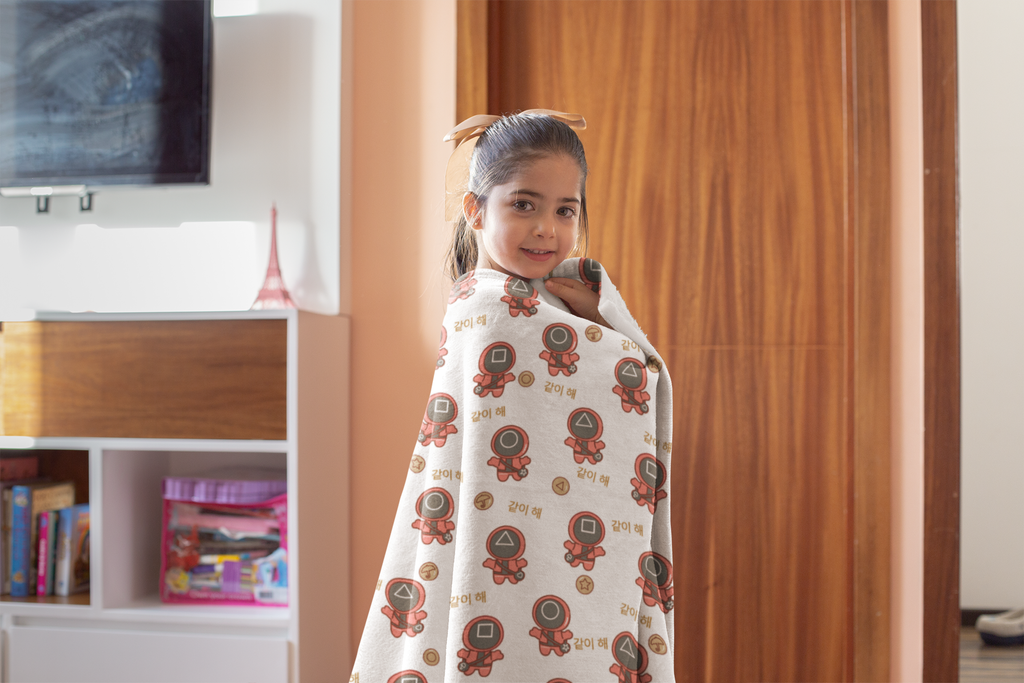 mockup-of-a-little-girl-wrapped-in-a-throw-blanket-24693.png