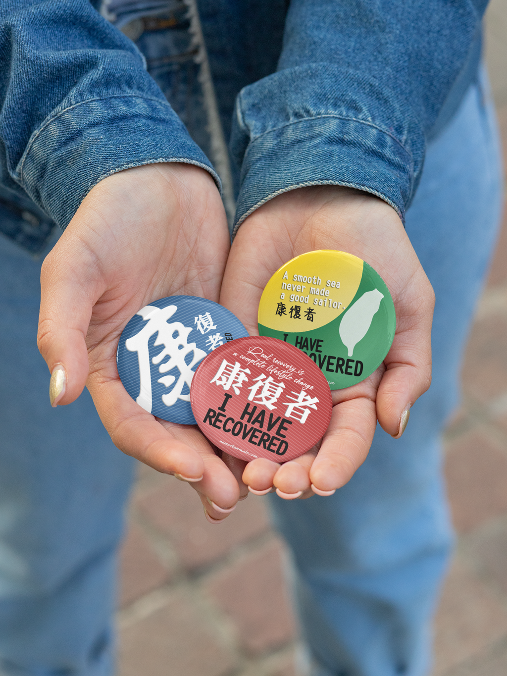 mockup-of-a-woman-holding-a-bunch-of-buttons-in-her-hands-31896 (2).png