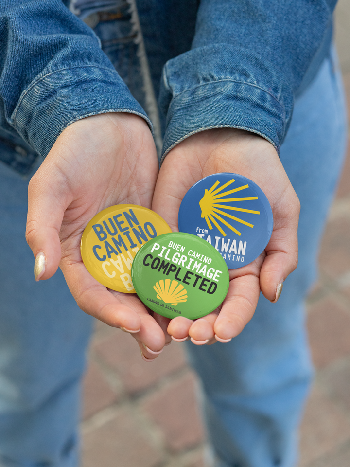 mockup-of-a-woman-holding-a-bunch-of-buttons-in-her-hands-31896