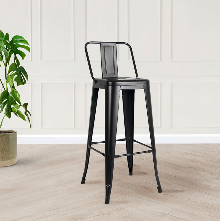 leo chair.jpg