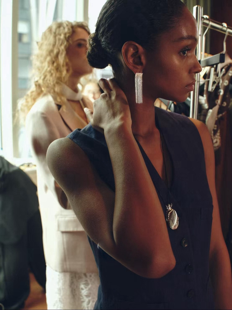 063AF048-727C-4F3C-BB09-A4D7E3A8ED4D_1_105_c