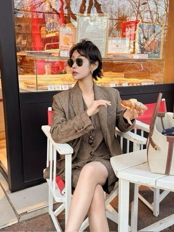 7301C1CB-5E60-4B88-91A3-242A367E3441_4_5005_c