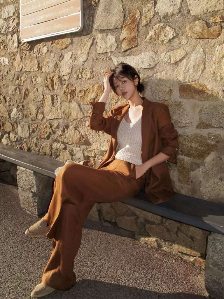 9D0CB409-80FF-4090-AD54-C84FA0706244_1_105_c