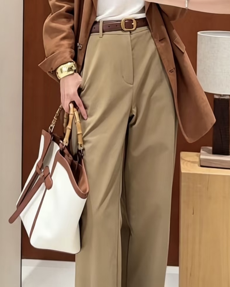 EB741C3B-1165-4C44-BB36-ED107A219863_1_201_a