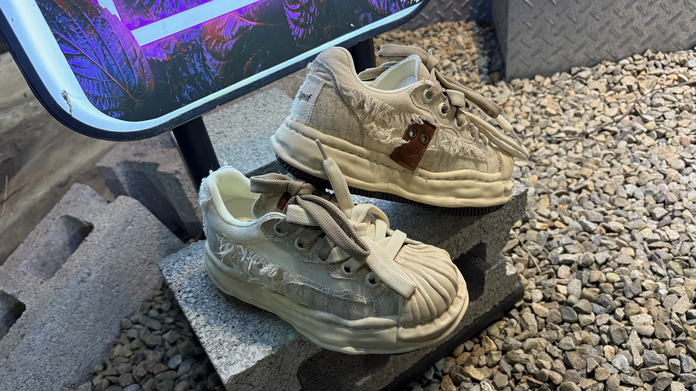 AC2712DF-B8FF-4F6C-A60C-695487A3CE04