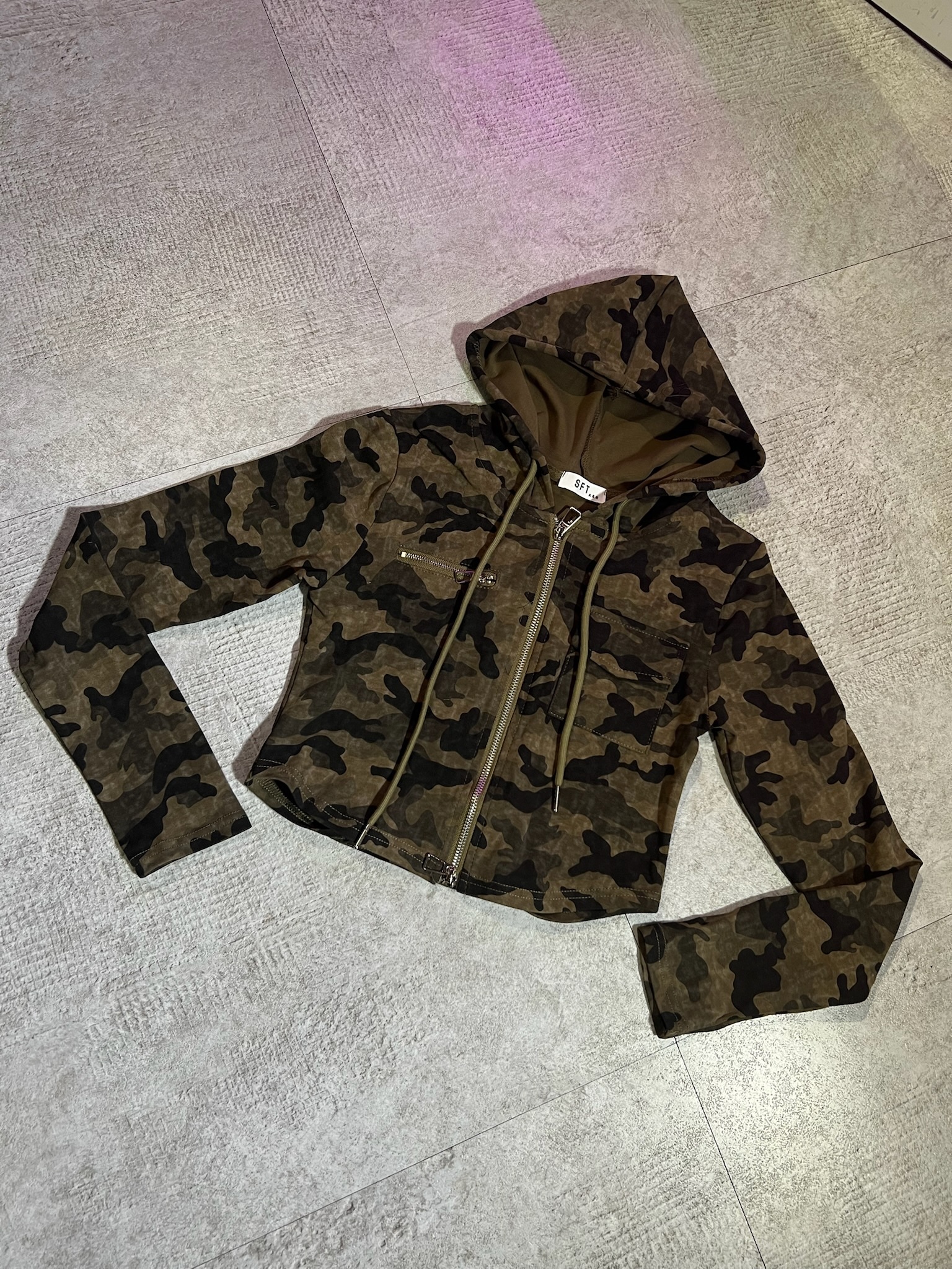 6A4966E5-30D5-44E1-B54A-8413BF4E3A46