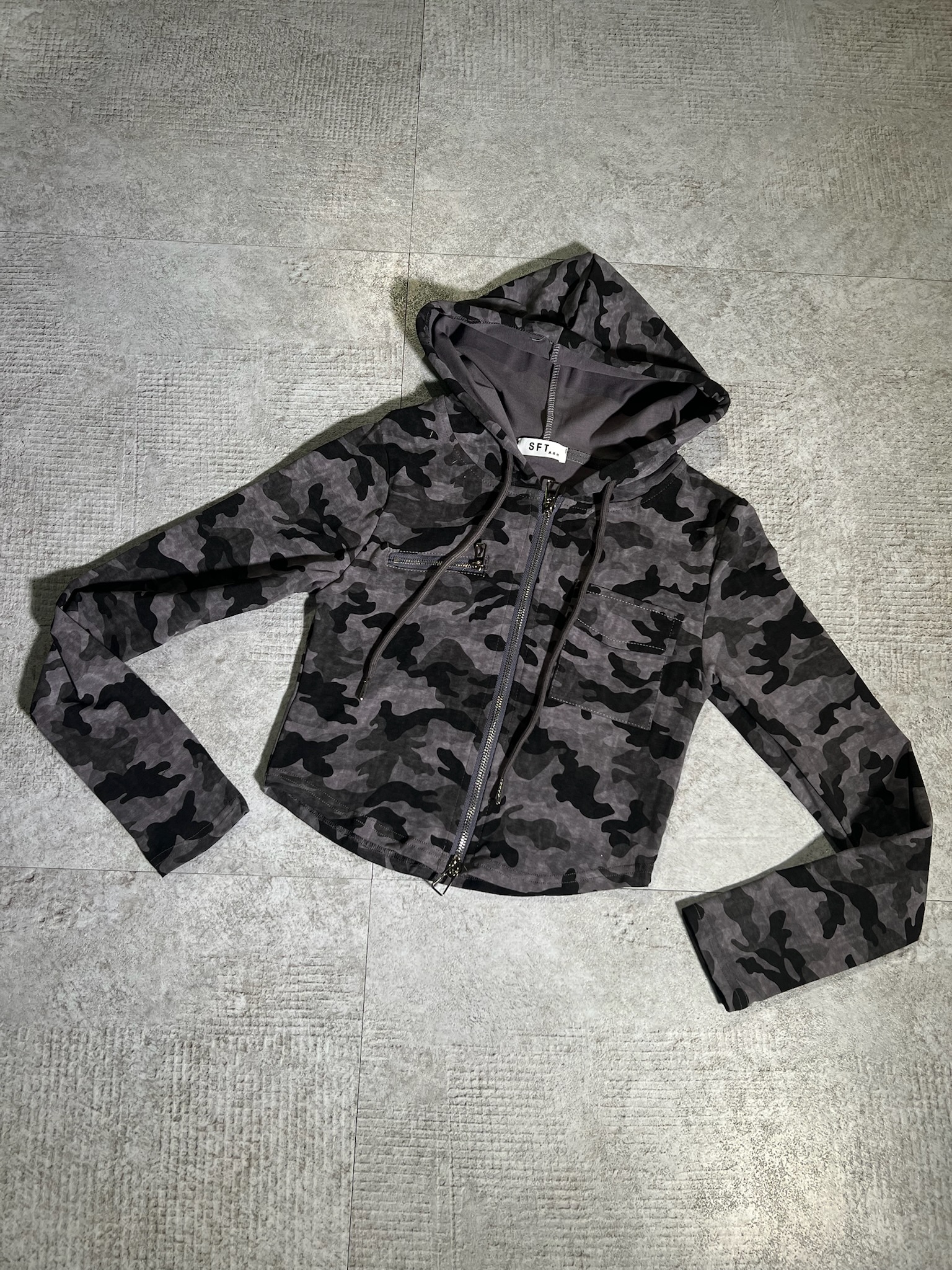 FBE6A9B4-FC29-44DE-BB7D-26EFB5B2C149