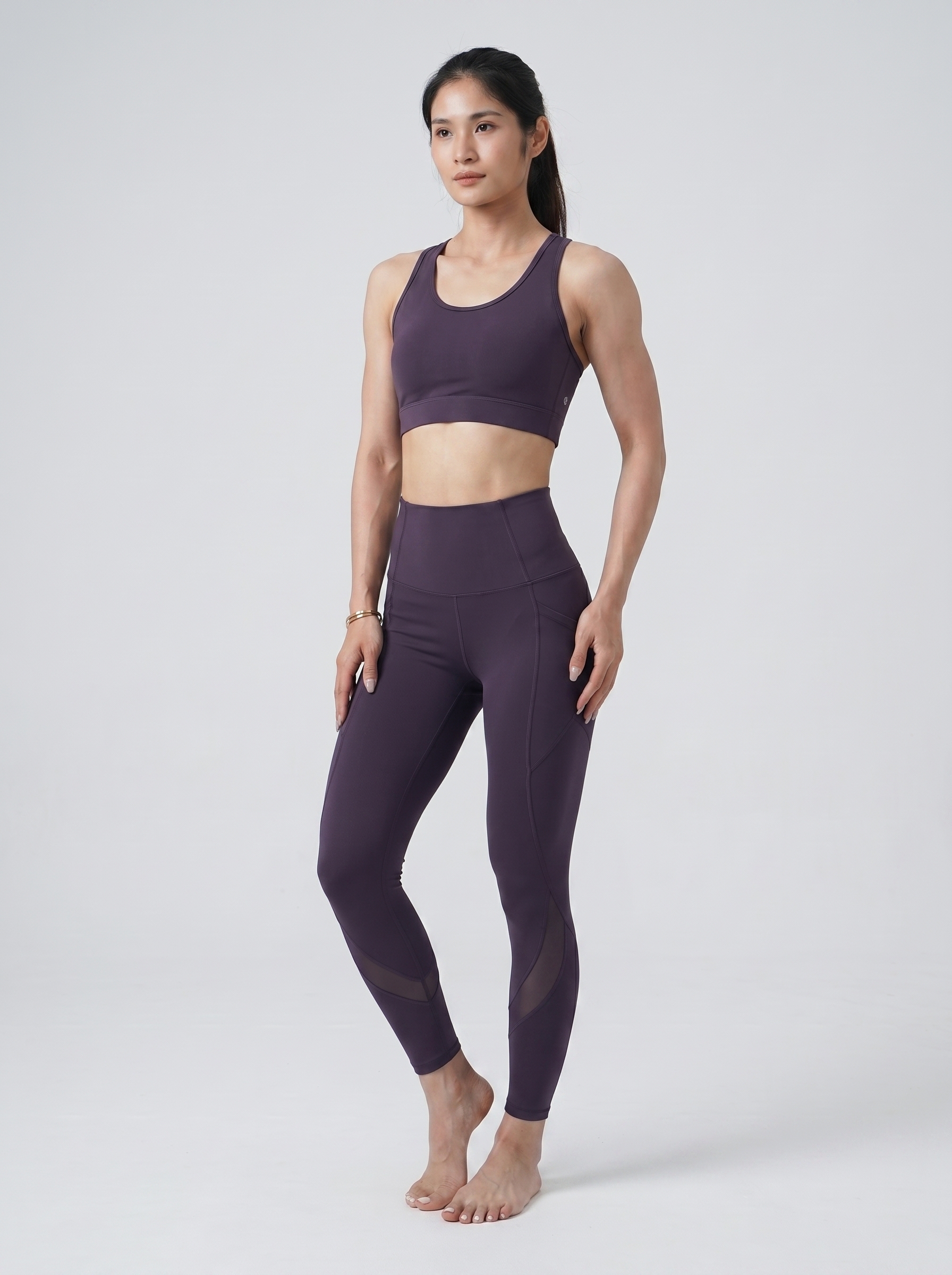 Woman_posing_in_activewear_2K_202608120002