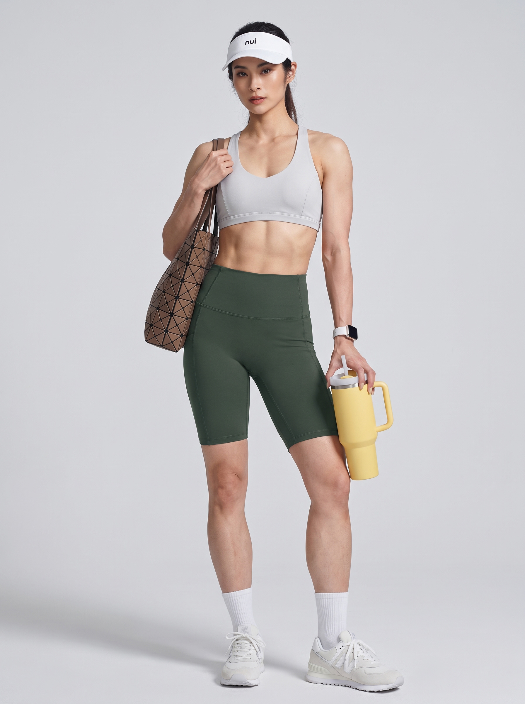 Woman_holding_tumbler_and_tote_2K_20261006141822