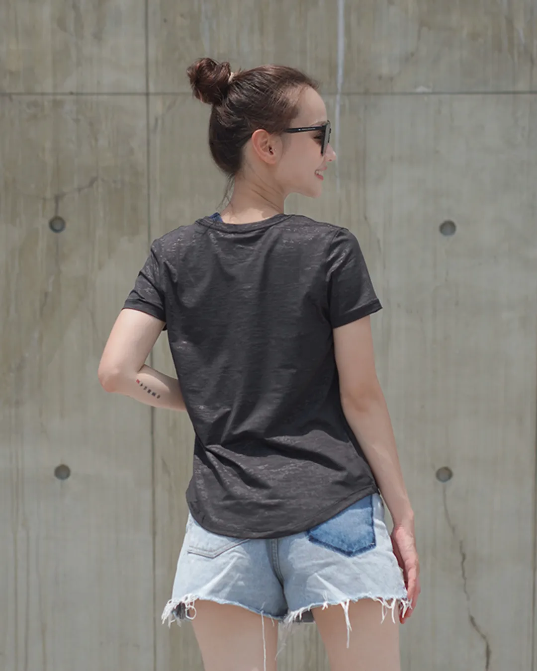 Cover Vneck 黑 back