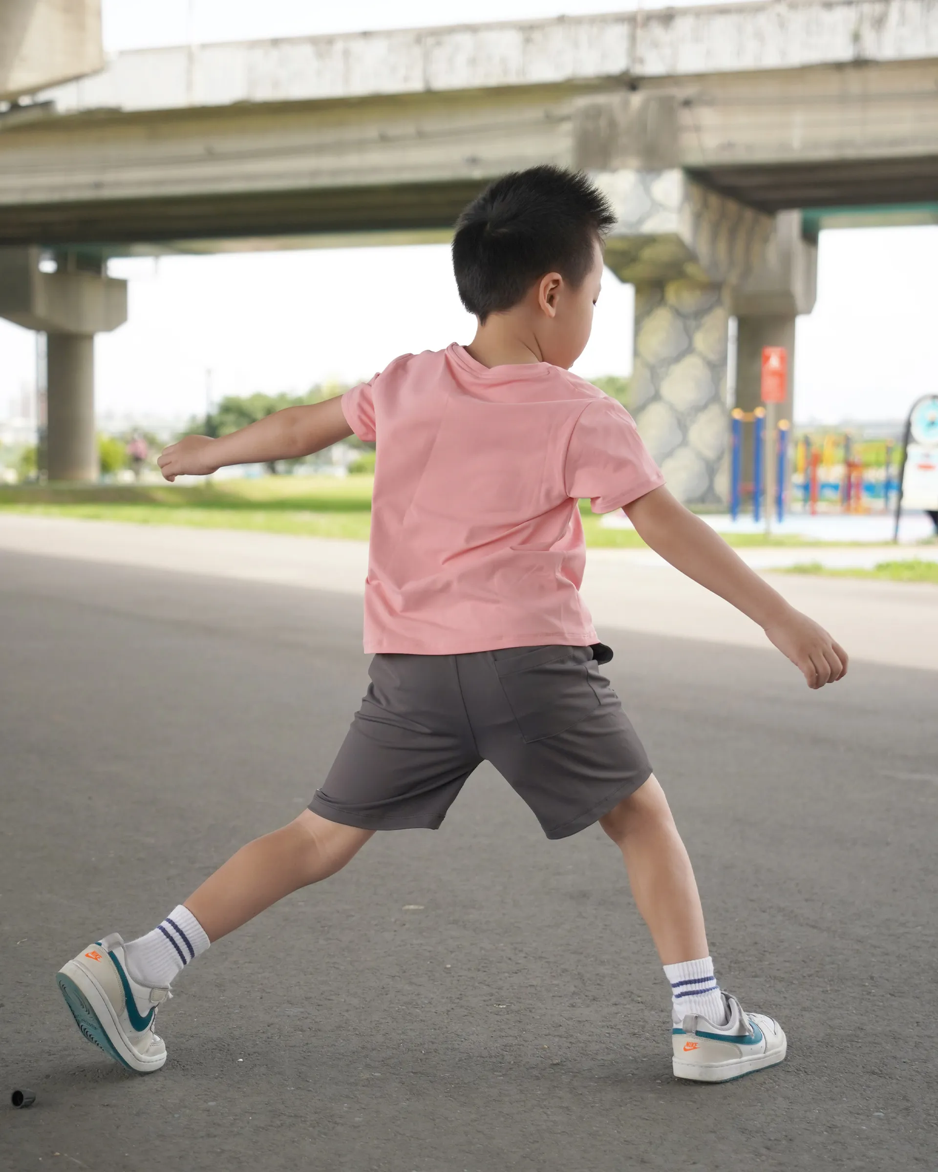 Kids 短褲 煤灰+粉T